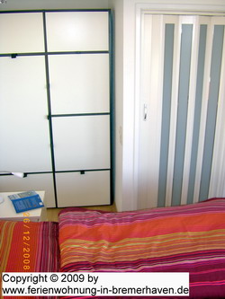 Schlafzimmer in der Nordsee-Ferienwohnung in Bremerhaven - www.ferienwohnung-in-bremerhaven.de