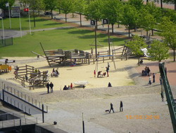 Blick auf den Spielplatz vor dem Schifffahrtsmuseum in Bremerhaven - www.ferienwohnung-in-bremerhaven.de