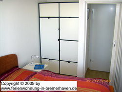 Schlafzimmer in der Nordsee-Ferienwohnung in Bremerhaven - www.ferienwohnung-in-bremerhaven.de