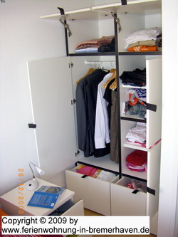 Schlafzimmer in der Nordsee-Ferienwohnung in Bremerhaven - www.ferienwohnung-in-bremerhaven.de