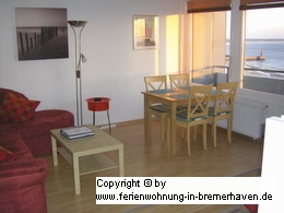 Wohn- / Esszimmer in der Nordsee-Ferienwohnung in Bremerhaven - www.ferienwohnung-in-bremerhaven.de