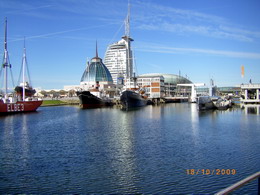 Blick auf das Schifffahrtsmuseum und die Havenwelten in Bremerhaven - www.ferienwohnung-in-bremerhaven.de